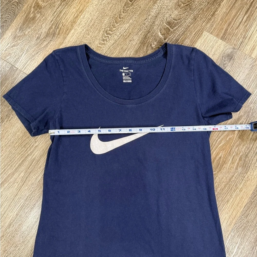 NIKE Tee‎ Ladies S Nike Navy White Swoosh t-shirt Athletic Cut Soft Athleisure